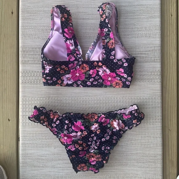 Juniors/women’s floral bikini- small - Picture 3 of 4
